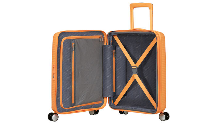 Wewnętrzna organizacja z dodatkową kieszenią zapinaną na suwak