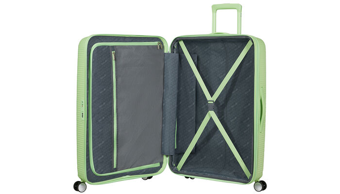 Wewnętrzna organizacja z dodatkową kieszenią zapinaną na suwak