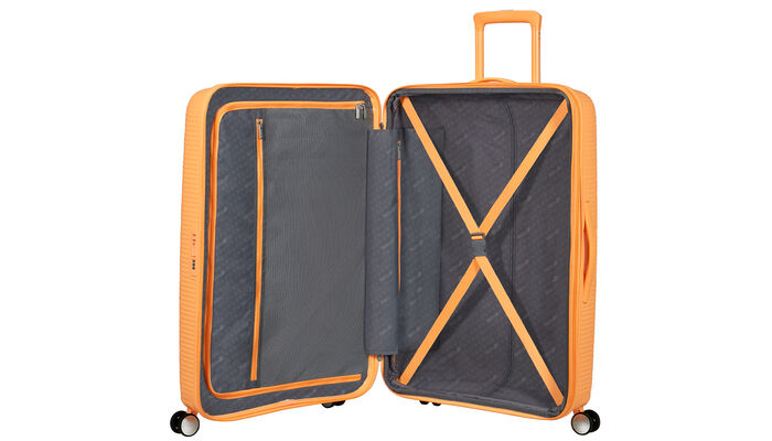 Wewnętrzna organizacja z dodatkową kieszenią zapinaną na suwak