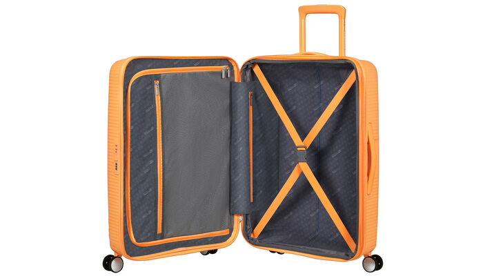 Wewnętrzna organizacja z dodatkową kieszenią zapinaną na suwak